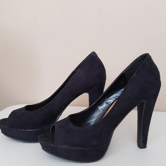 Candie's Shoe - Picture 2 of 2